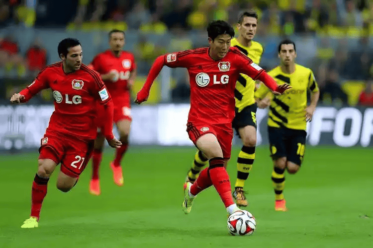 实时娱乐资讯-巴萨中场核心受伤，新帅急需稳定阵容的简单介绍